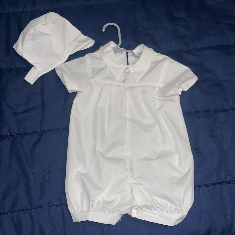 Baby Boys 9-12 MONTHS Pleated Romper Matching Bonnet